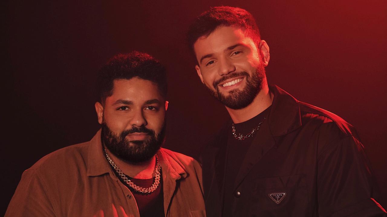 Cantor Dfonnso e o produtor musical Caiq