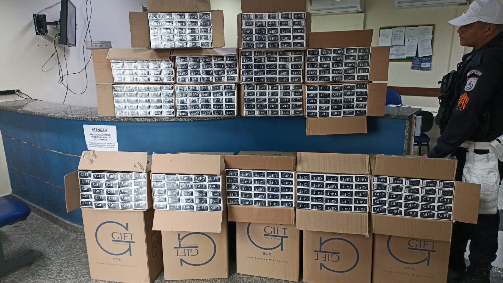 carga de cigarros contrabandeada apreendida na RJ-106