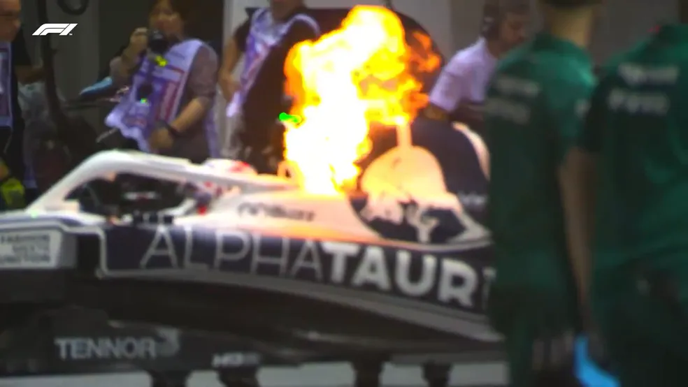 Carro de Pierre Gasly pega fogo no segundo treino livre do GP de Singapura