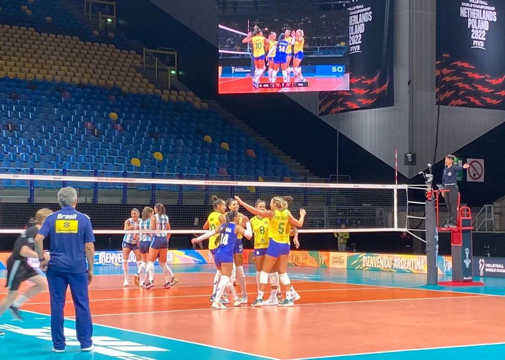 Brasil vence Argentina no Mundial de vôlei feminino