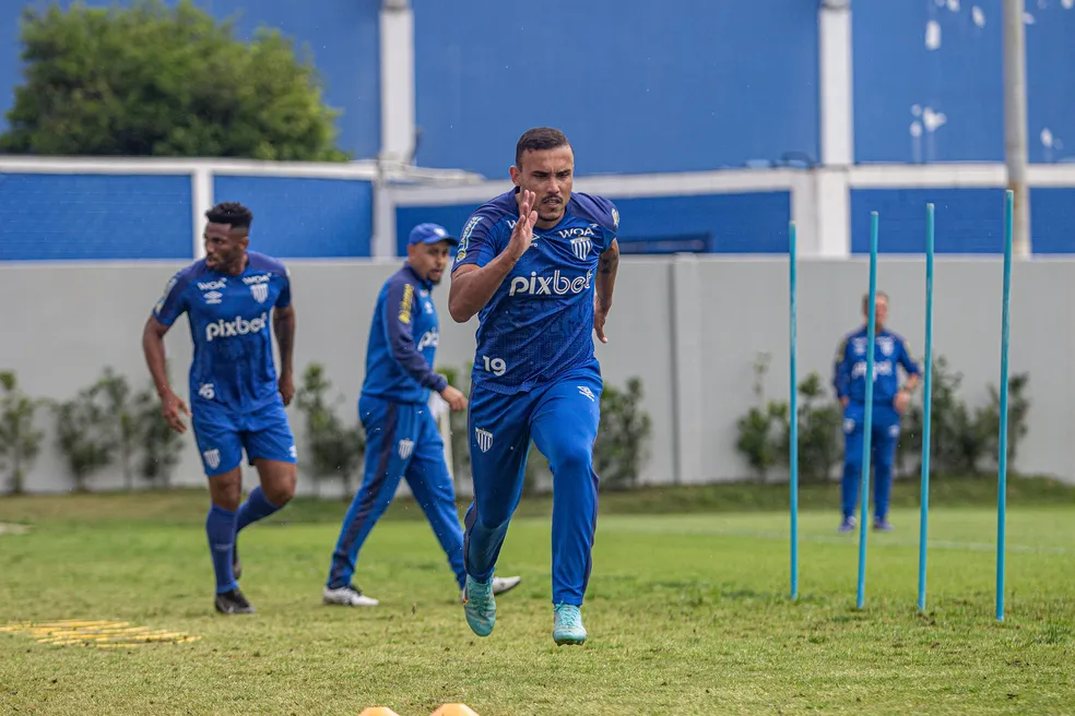 William Pottker em treino do Avaí para pegar o Fluminense pelo Campeonato Brasileiro