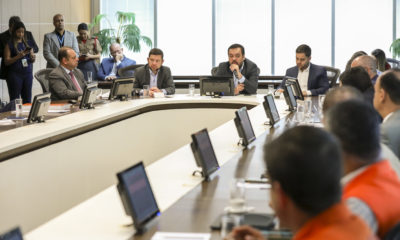 cláudio Castro em reunião sobre