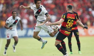Marlon Gomes disputa bola contra o Sport