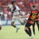Marlon Gomes disputa bola contra o Sport