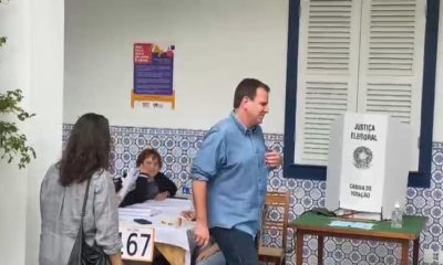 Eduardo Paes vota no Rio