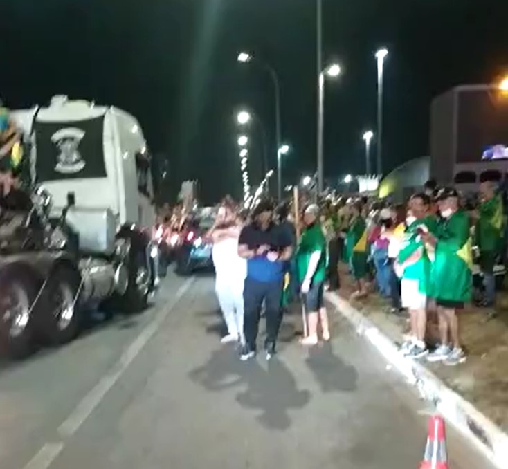 Manifestação de caminhoneiros bloqueia diversas rodovias no Brasil