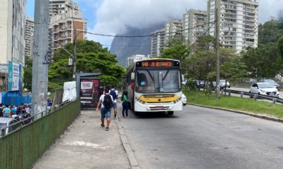 Ônibus na Rocinha, na Zona Sul do Rio