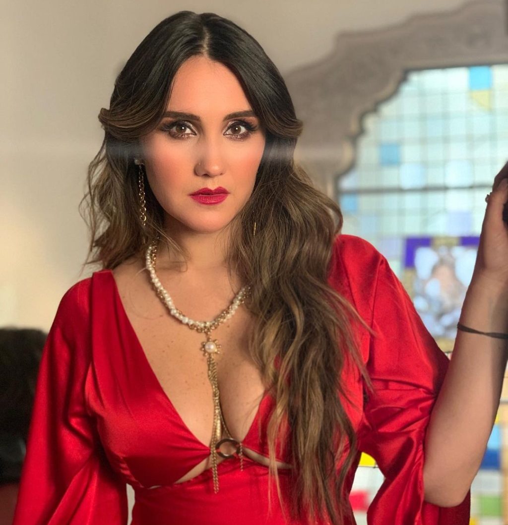 Dulce María fala sobre o fim de relacionamento em 'La Que Un Dia Te Amó