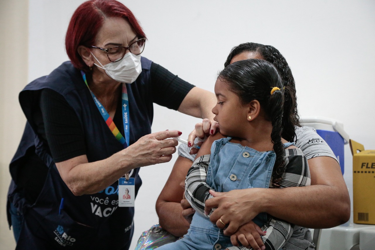 Dia Internacional da Menina: Saúde básica do Rio garante acesso para crianças e jovens