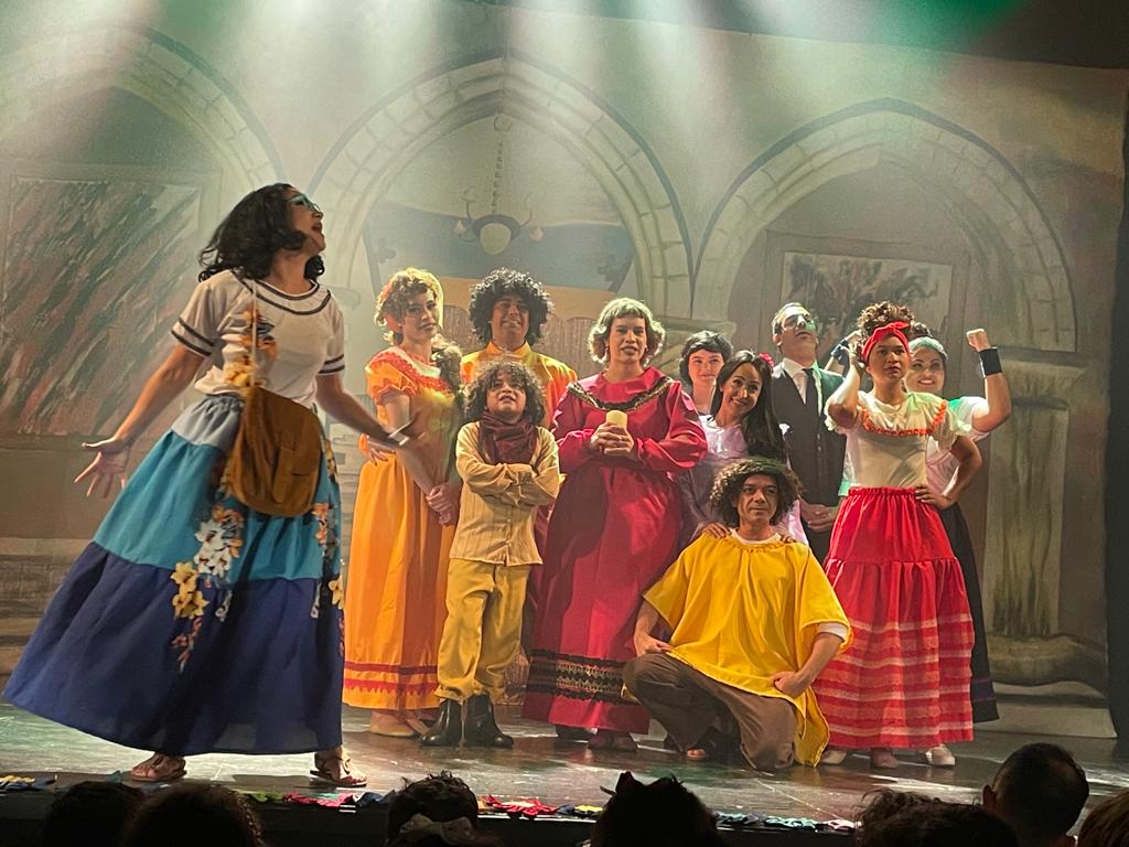 Teatro Vanucci recebe o espetáculo 'Família Encantada'