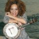 Festa 'Arte com Ziriguidum' recebe Dayse do banjo na Feira Hippie de Ipanema