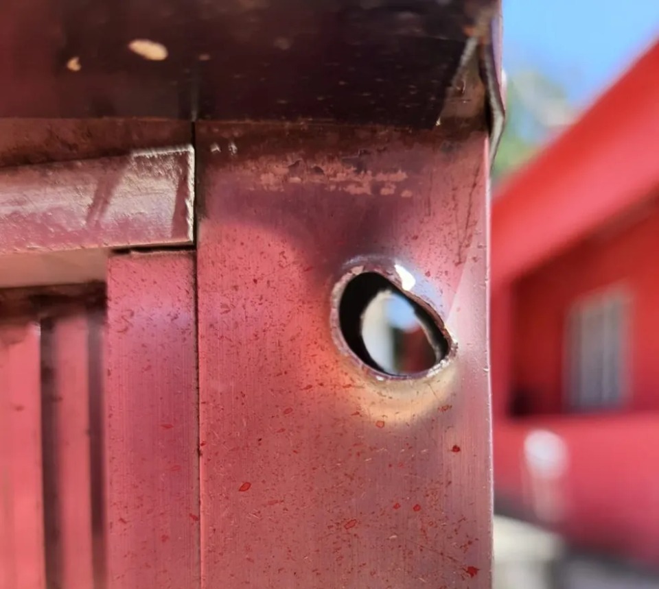 Marca de tiro na sede estadual do PT