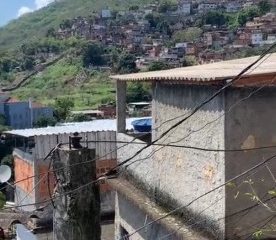 Policiais da UPP realizaram, uma operação em localidades do Complexo do Lins
