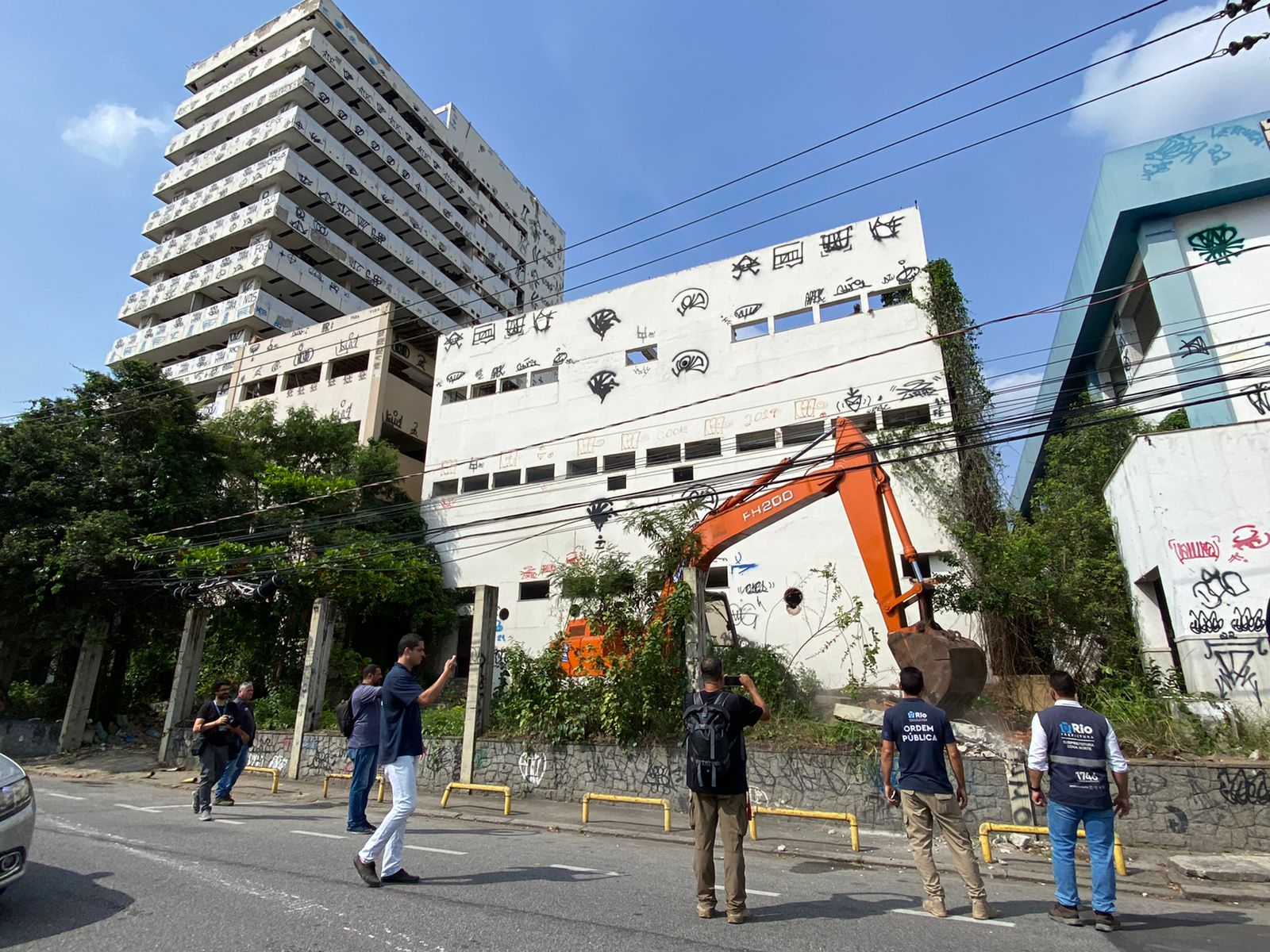 Demolição do antigo prédio da Gama Filho, na Zona Norte