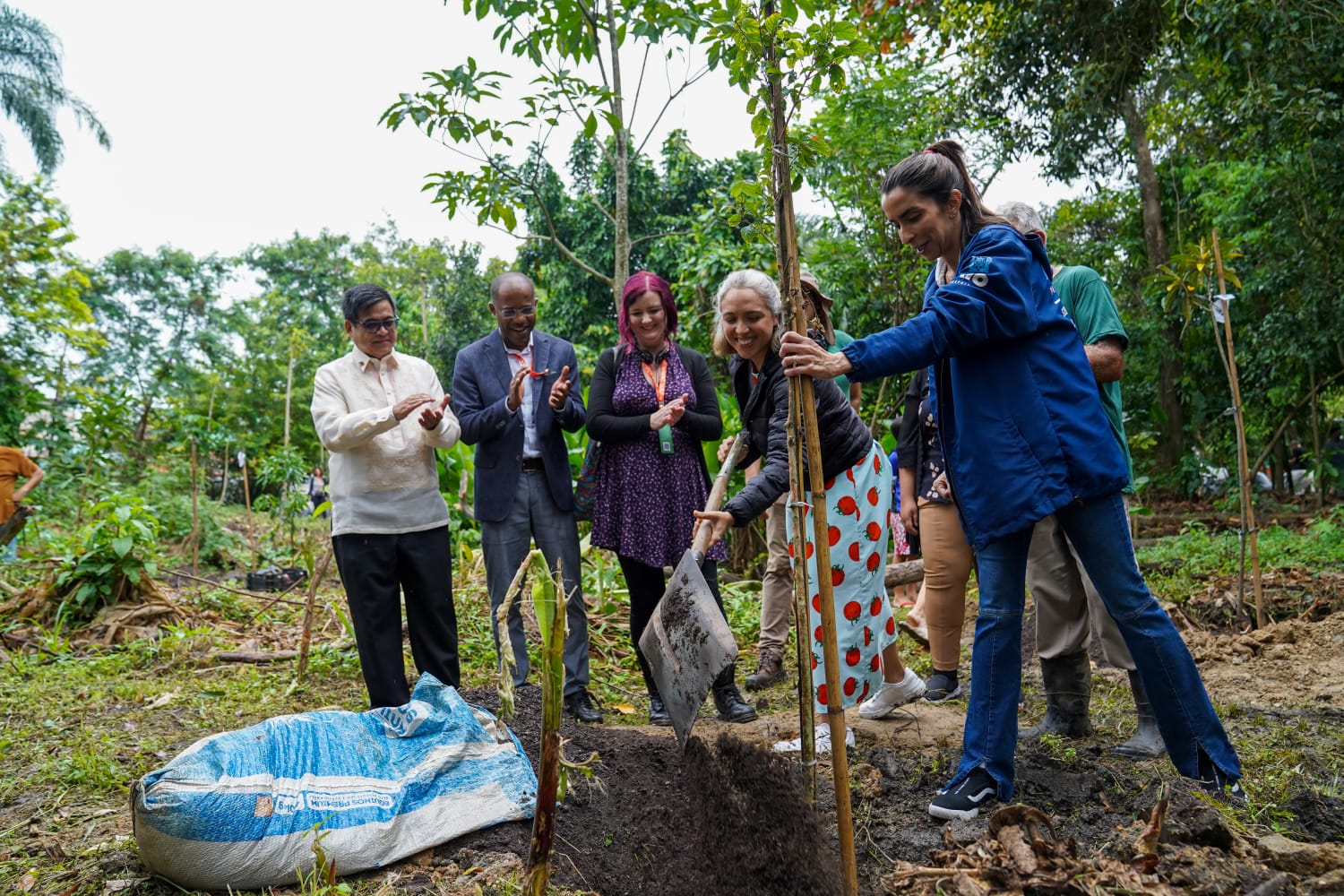 Pacto de Milão: programa Hortas Cariocas promove plantio com representantes de diferentes continentes