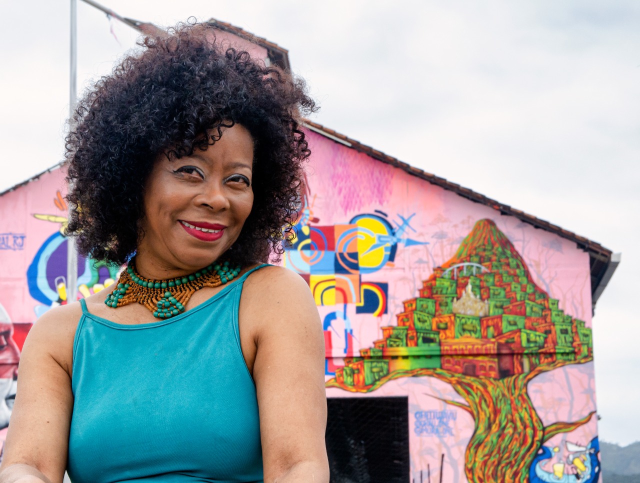 Sesc da Zona Norte recebe a peça infantil 'Rimar, musicar... Vamos brincar?', com performer Dayze Nascimento