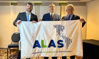 A nova diretoria da ALAS (da esquerda para a direita): Fábio Queiróz (Brasil), vice-presidente; Ricardo Zorzon (Argentina) presidente; e Jaime Cabral (Colômbia) vice-presidente