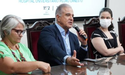 Henrique Freire Da esquerda para direita:Jocilene Tavares, coordenadora da divisão da pessoa com deficiência de Seropédica e Presidente do Conselho da Pessoa com deficiência e Doenças Raras de Seropedica; deputado Júlio Lopes e Patrícia Serrao, mestranda em Ciências sociais na UFRRJ e Criadora e coordenadora dos grupos SED Rio e Mães Sedianas.