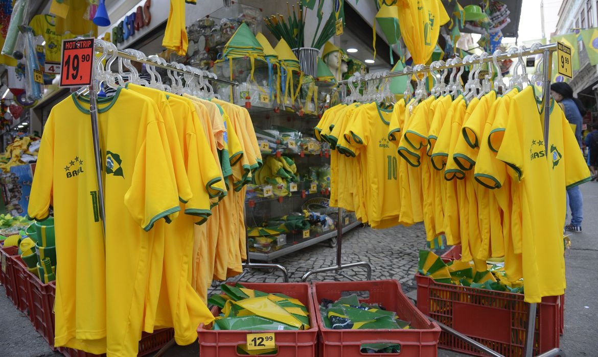 Venda de produtos para a Copa ainda está fraca no Rio, revela levantamento