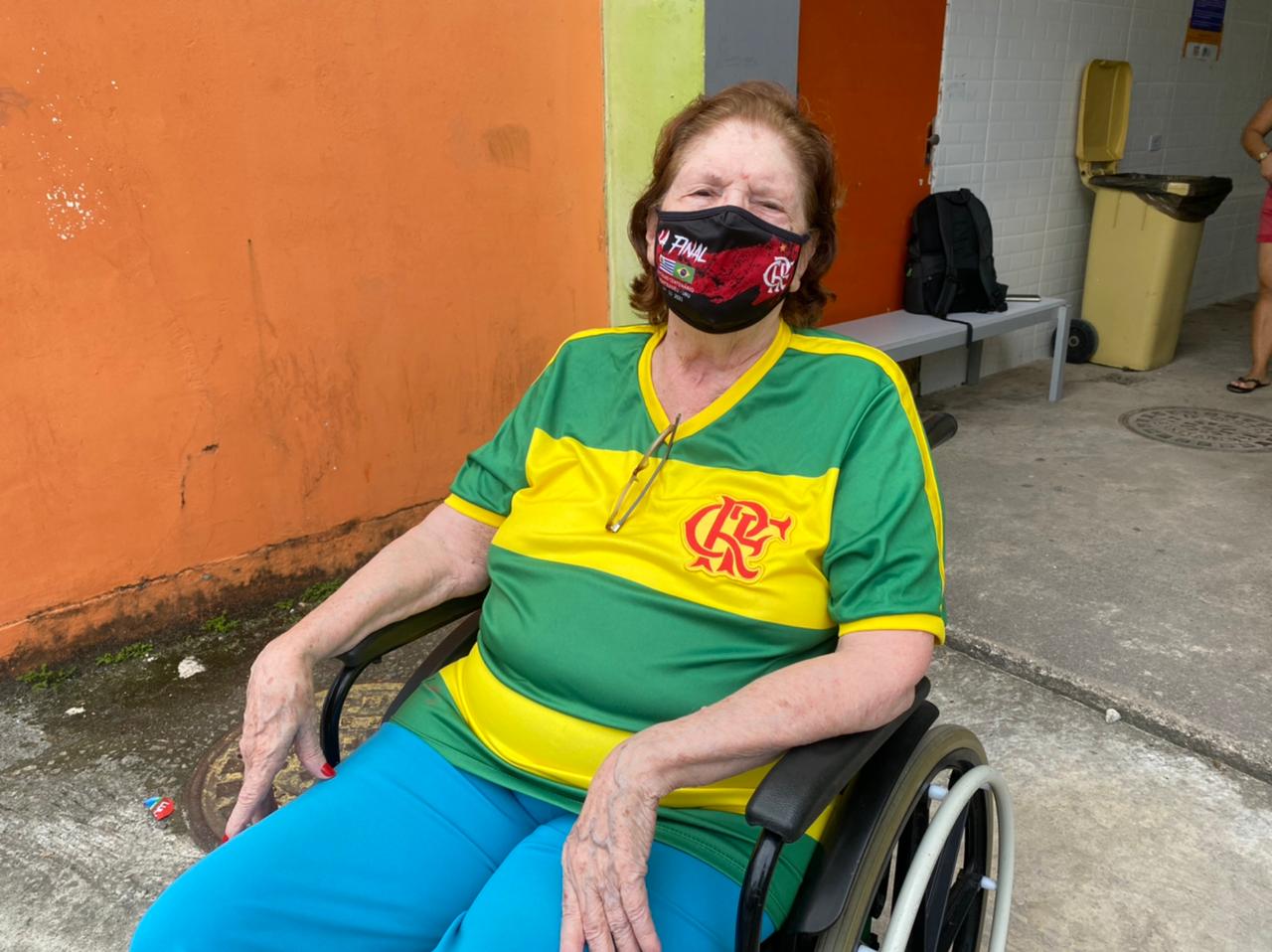 Teresa dos Santos, de 85 anos, fez questão de estar presente nessa eleição