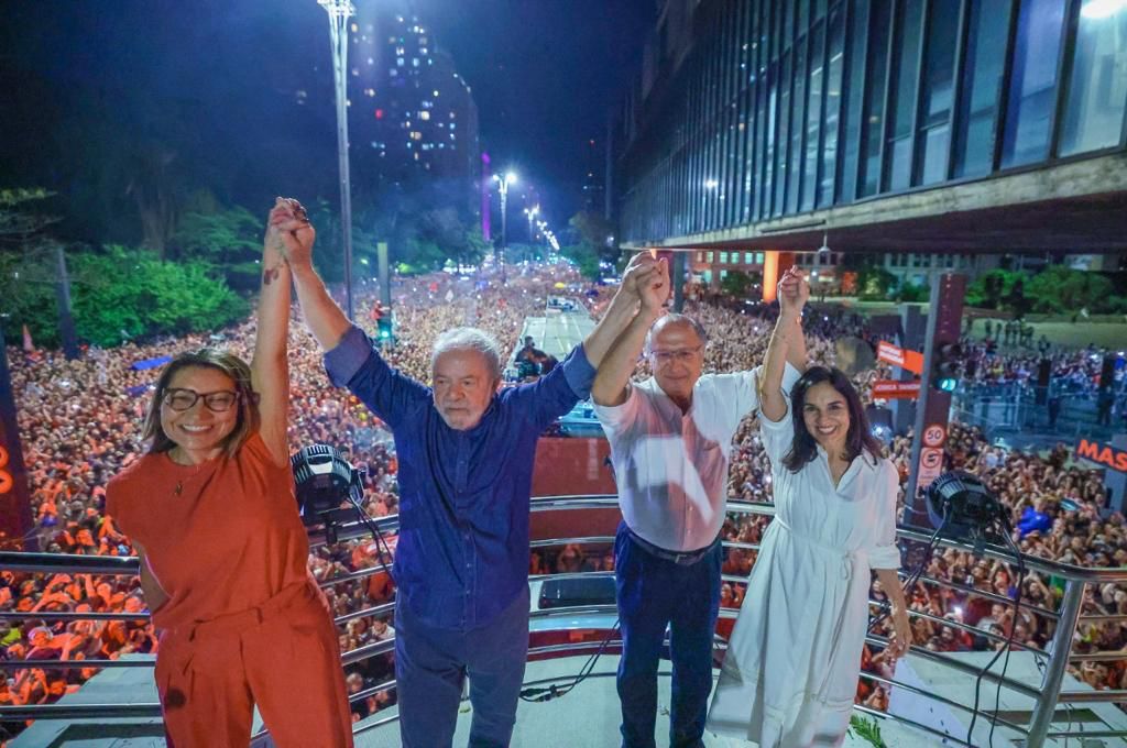 Luiz Inácio Lula da Silva e Geraldo Alckmin na Avenida Paulista, em São Paulo