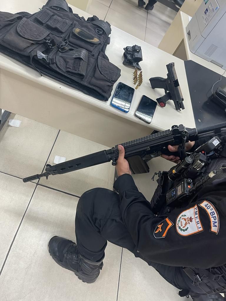 arma-e-celulares-apreendidos-com-milciano-preso-em-Santissimo