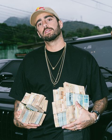 Pedro scooby bolo de dinheiro