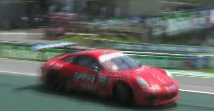 Caio Castro bate em corrida de carro em SP