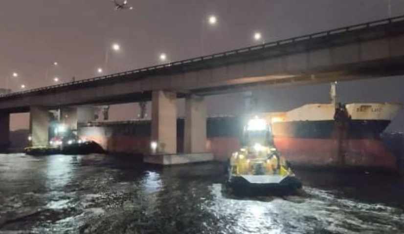 Engenheiros realizam nova vistoria após navio se chocar contra Ponte Rio-Niterói