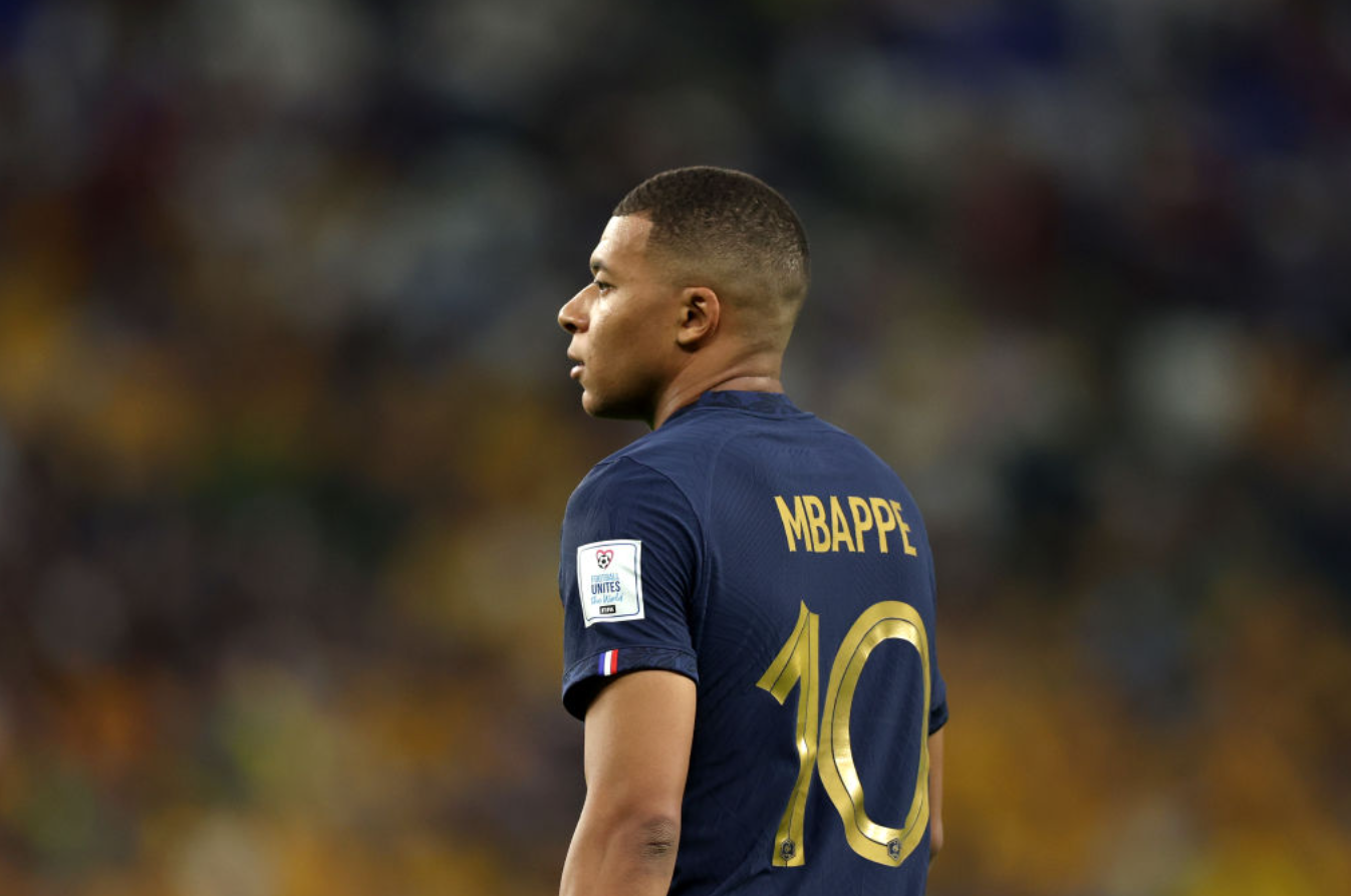 Mbappé s’entraîne cheville gauche bandée, mais ne s’inquiète pas du duel France-Tunisie