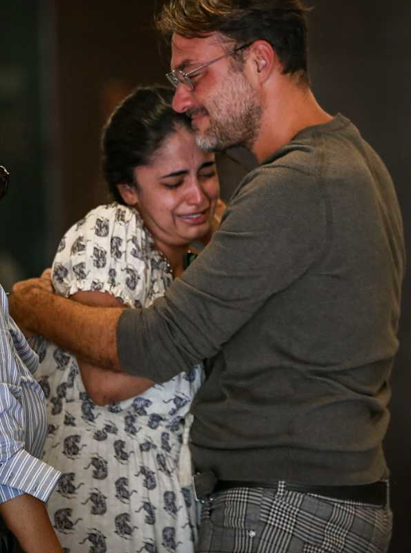 Viúva do cantor Erasmo Carlos foi ao velório com o mesmo vestido do casamento