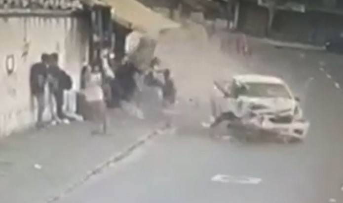 Carro atropela grupo de pessoas em Búzios