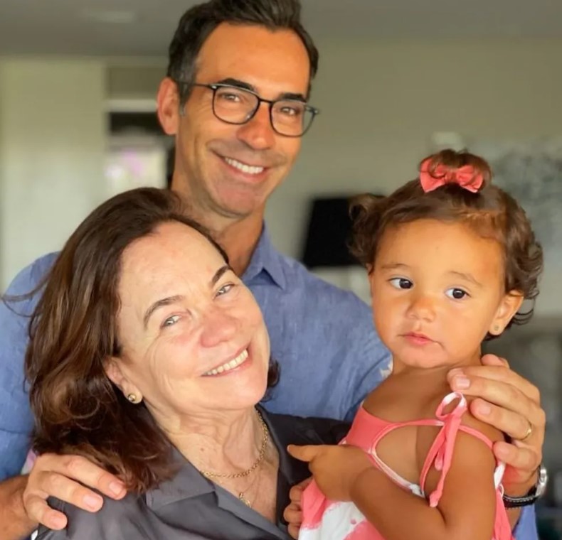 Cesár Tralli ao lado da mãe e da filha