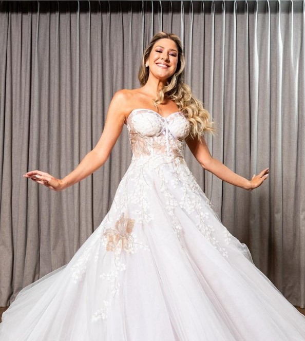 Dani Calabresa se casa em SP