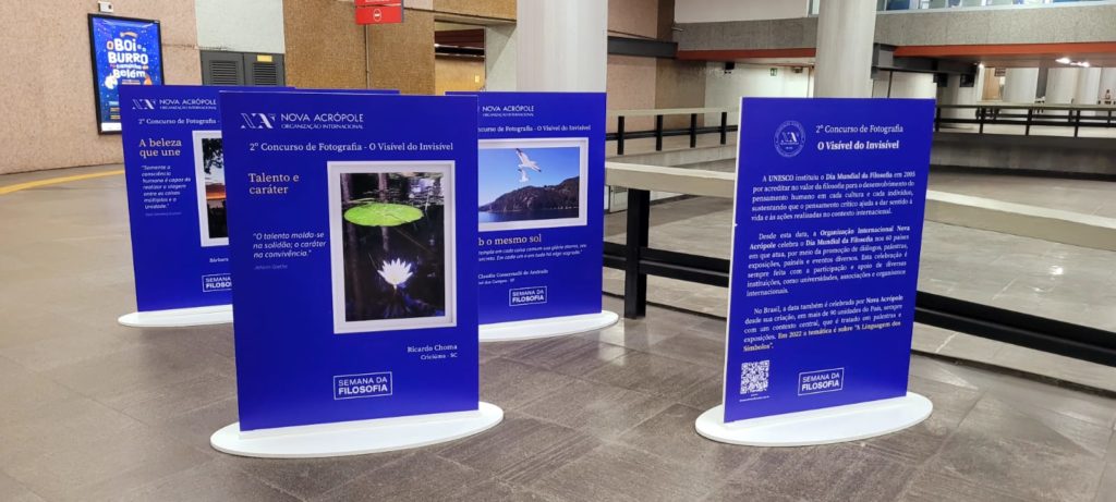 Estações do MetrôRio recebem exposição comemorativa ao Dia Mundial da Filosofia 