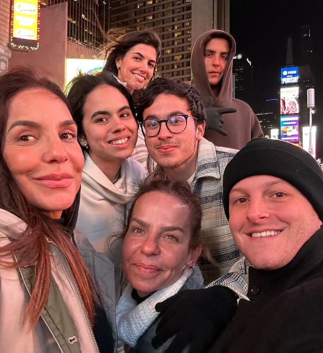 Ivete Sangalo em Nova York com a família
