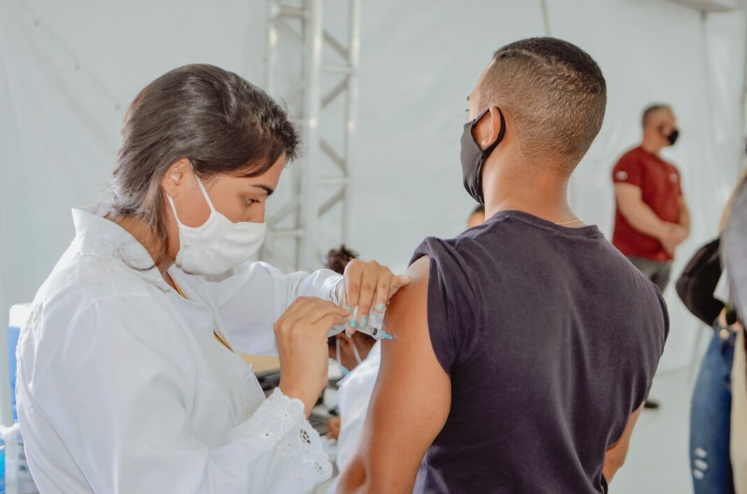 1ª vacina contra Covid-19 desenvolvida com tecnologia e insumos é testada em humanos