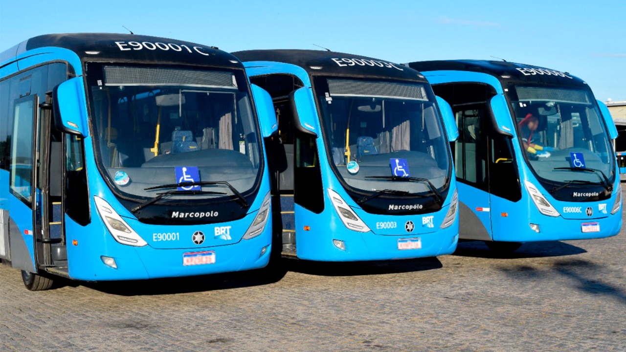 Ônibus articulados do BRT
