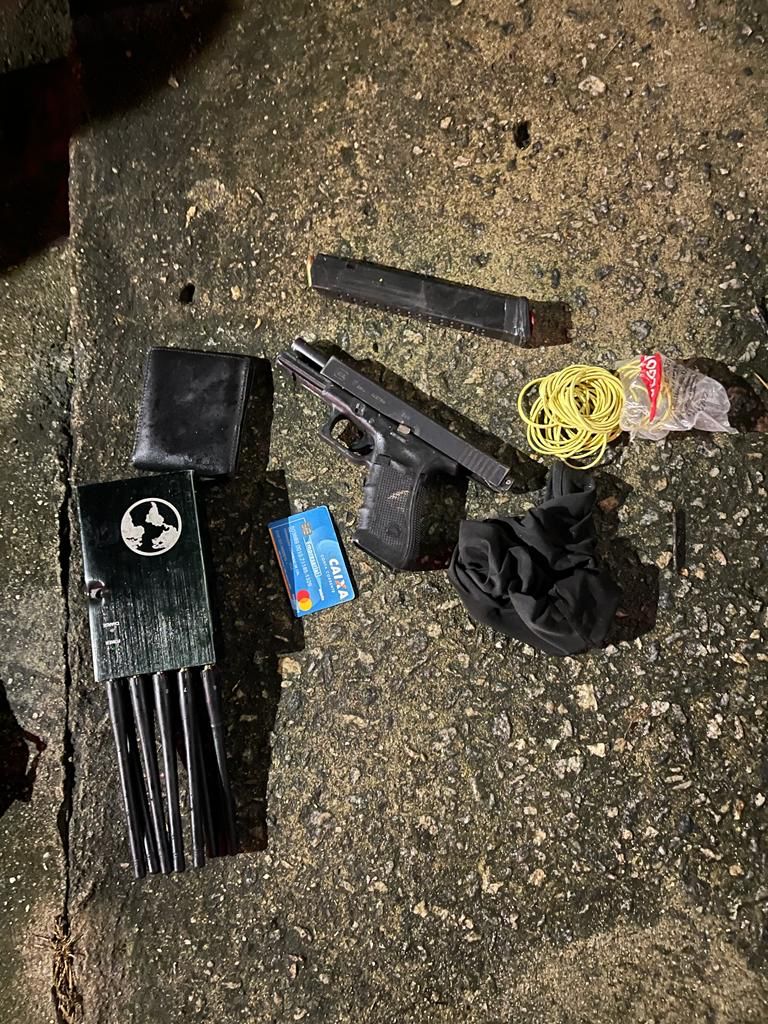 Policial de folga reage a assalto e deixa criminoso ferido em Duque de Caxias