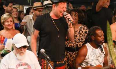 Cantor Moyseis Marques se apresenta no 'Samba do Candongueiro', em Niterói