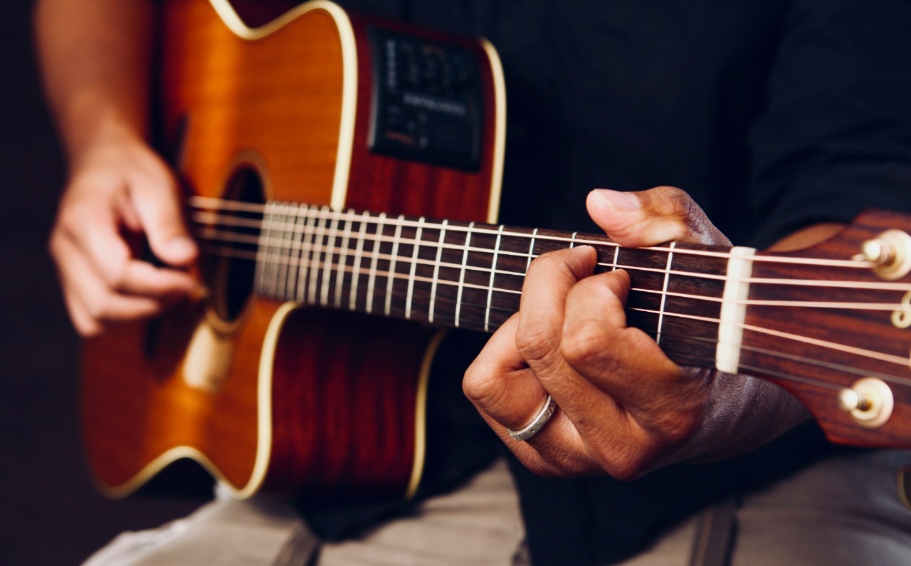 Redução de impostos na importação de instrumentos valoriza músicos, afirma cantor