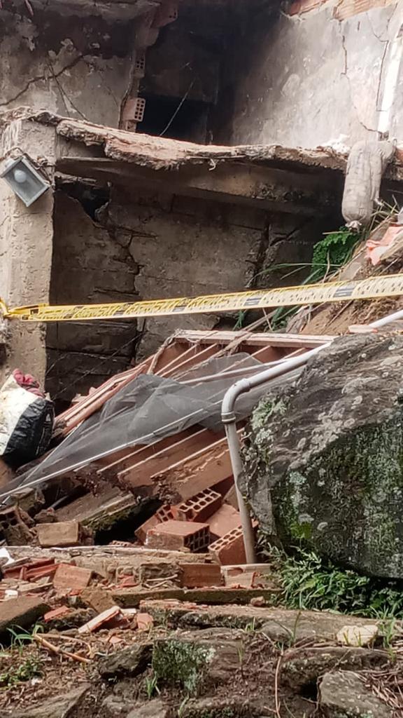 Mulher morre em desabamento de casa no Rio Comprido