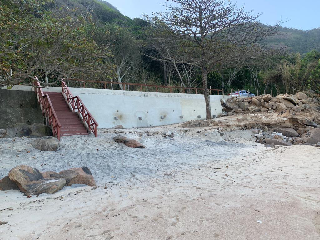 Obras de contenção em Grumari