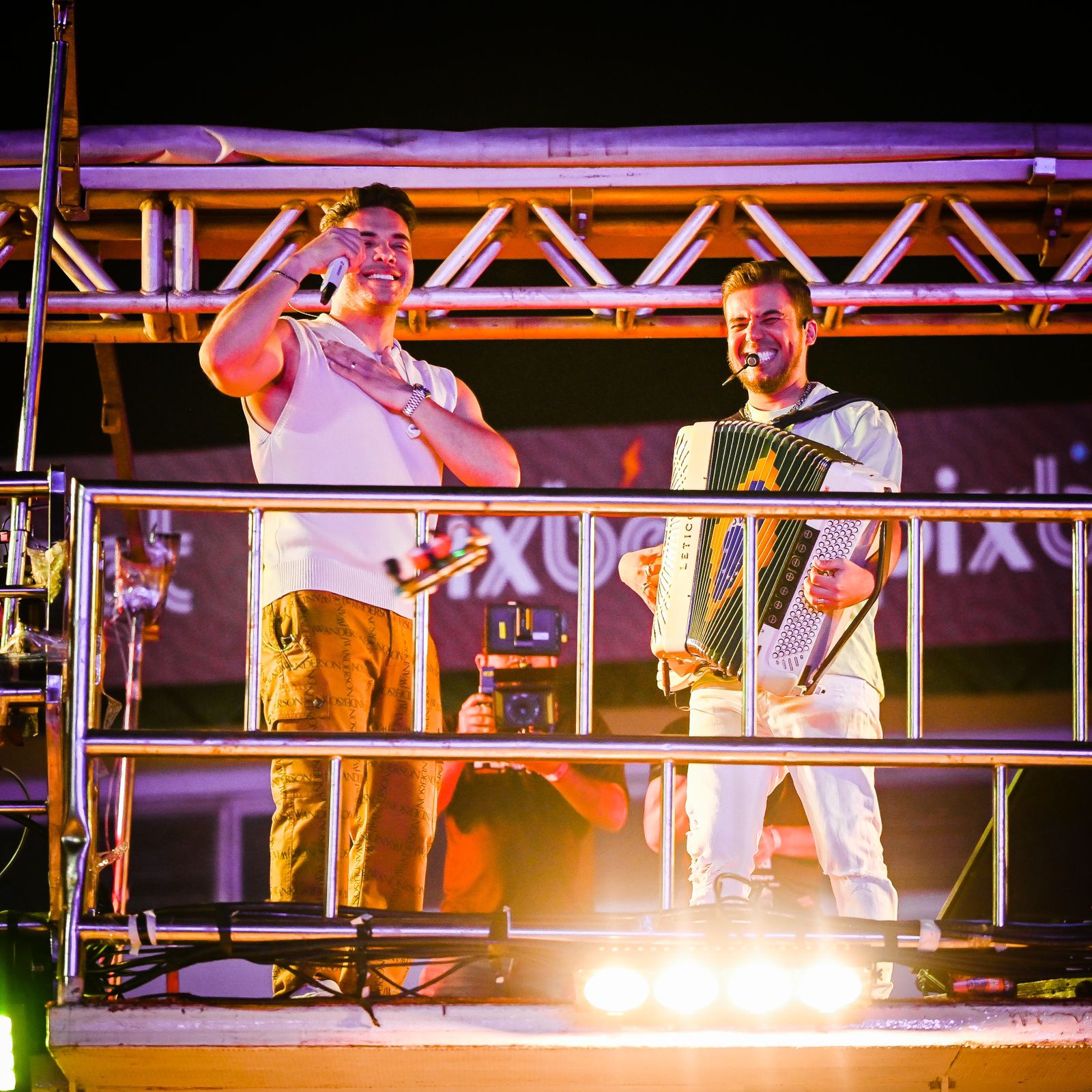 Fenômenos do forró, Luan Estilizado e Wesley Safadão lançam 'Faz o Teste'