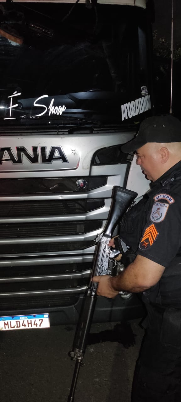 PM recupera caminhão roubado que levava carga de camarão avaliada em R$ 110 mil