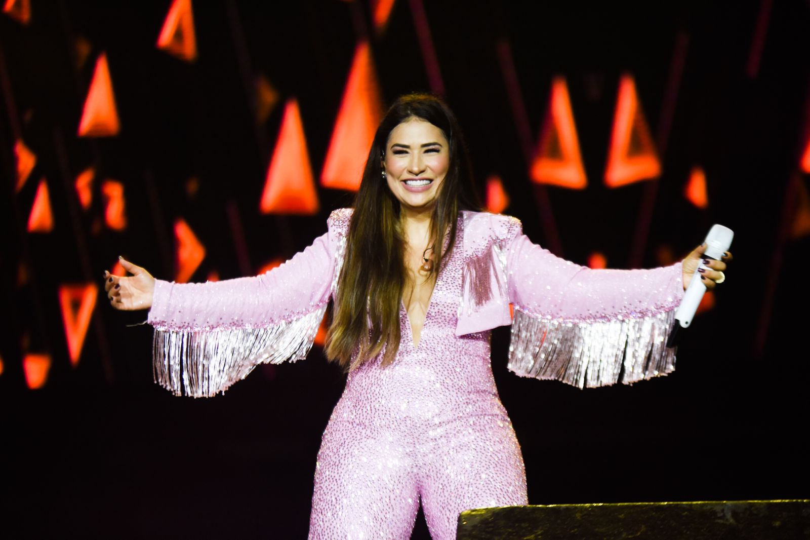 Simone Mendes lança carreira solo no Caldas Country Festival e apresenta duas músicas inéditas
