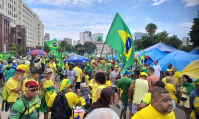 Bolsonaristas realizam manifestação no Centro durante feriado