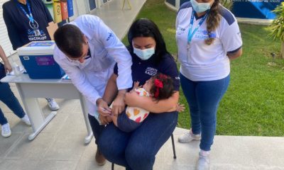 Ana Clara Fonseca com a filha Maria Luiza Araújo, 9 meses, que sofre de asma