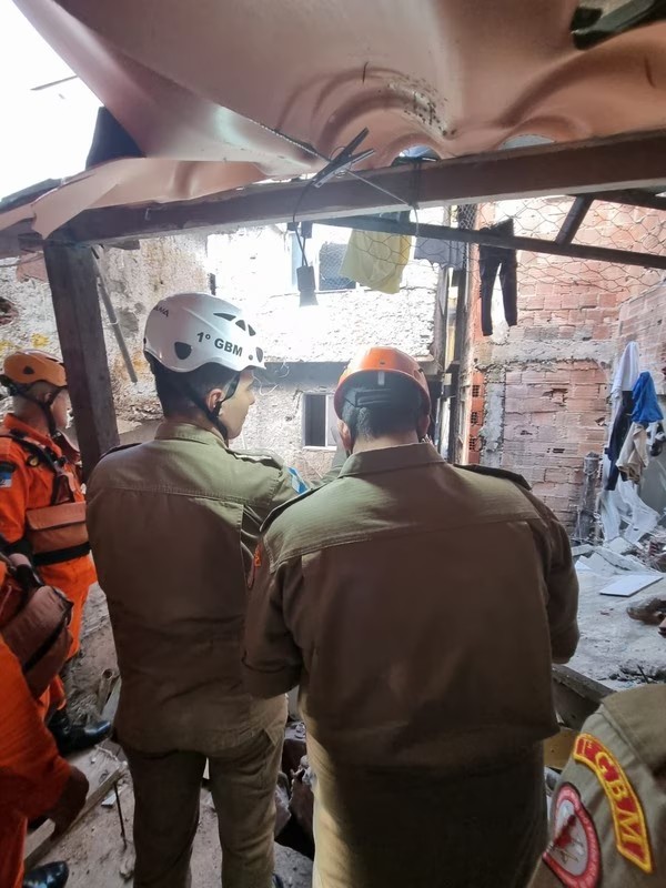 Prédio desaba na Rocinha