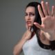 Violência psicológica contra mulher precisa ser discutida pela sociedade, avalia especialista